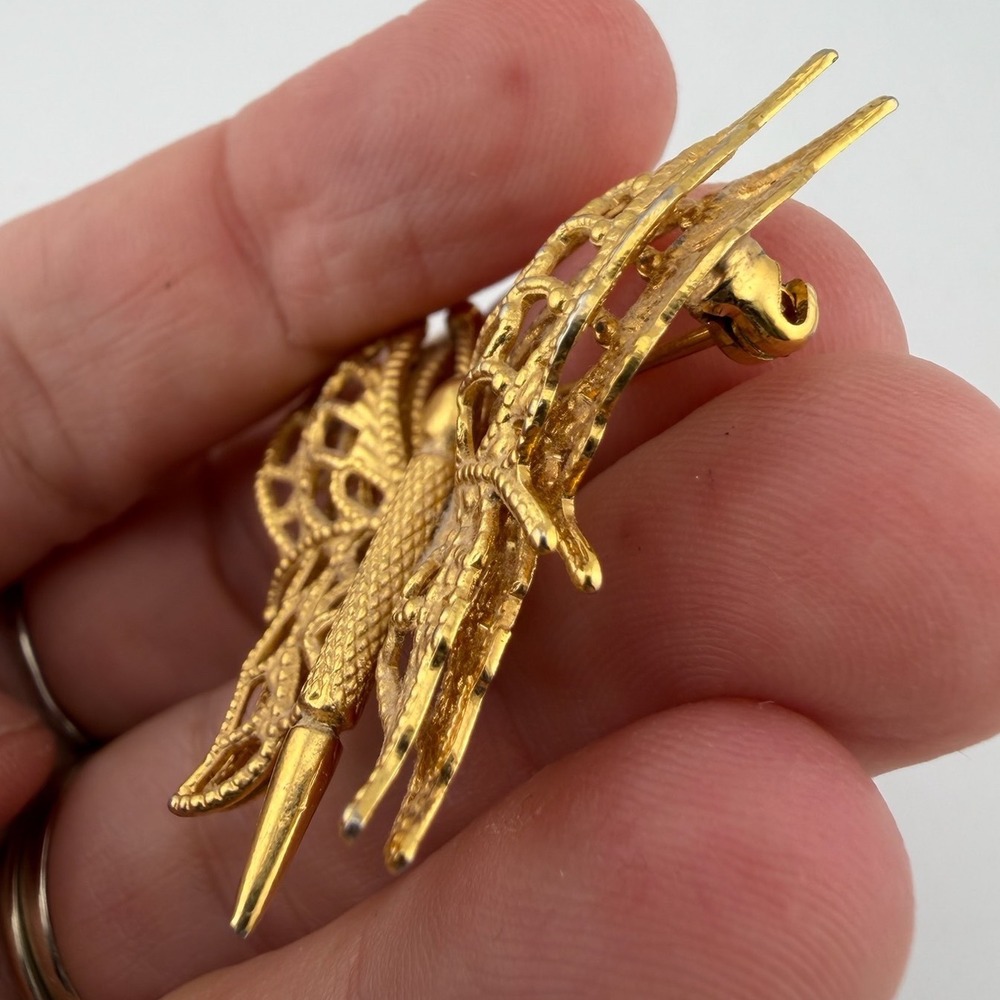 Vintage Monet Butterfly Brooch Small Gold Tone Excellent Layered Filigree Pin - Picture 3 of 8